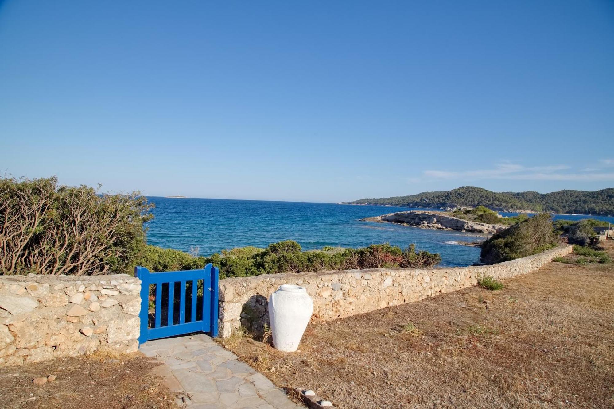 Aroura Homes 4Br Beachfront Villa Spetses Town Luaran gambar