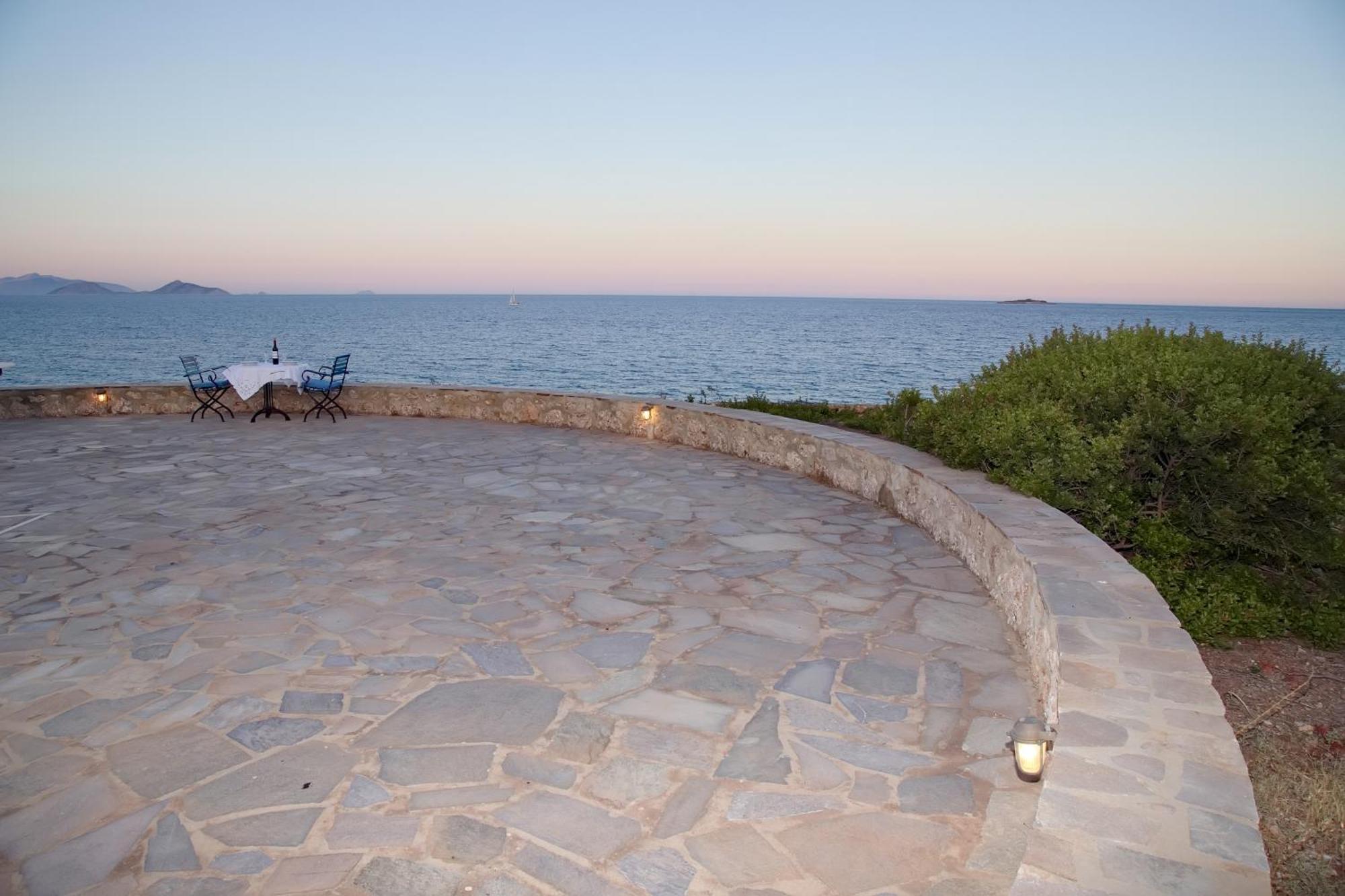 Aroura Homes 4Br Beachfront Villa Spetses Town Luaran gambar
