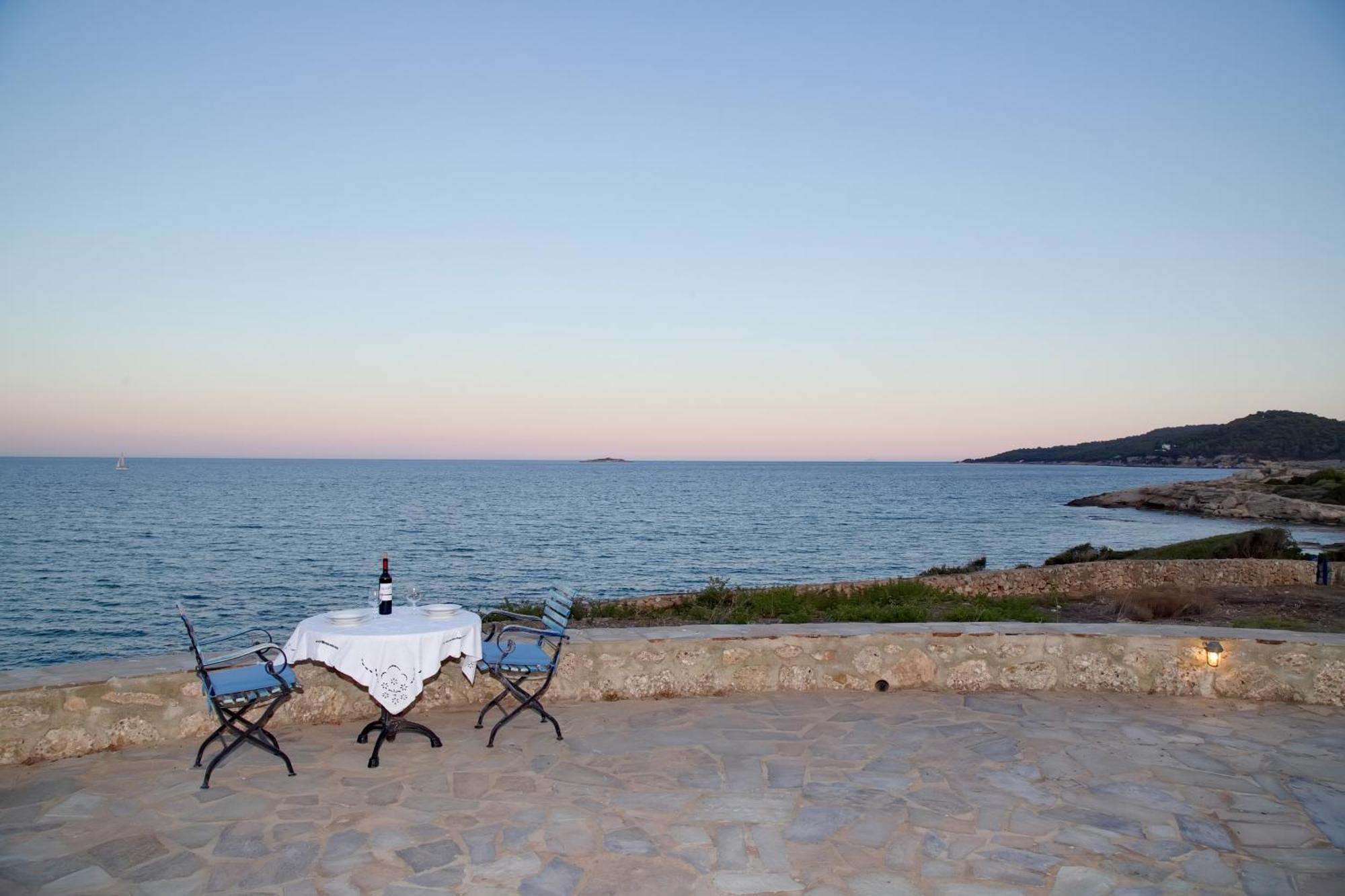 Aroura Homes 4Br Beachfront Villa Spetses Town Luaran gambar