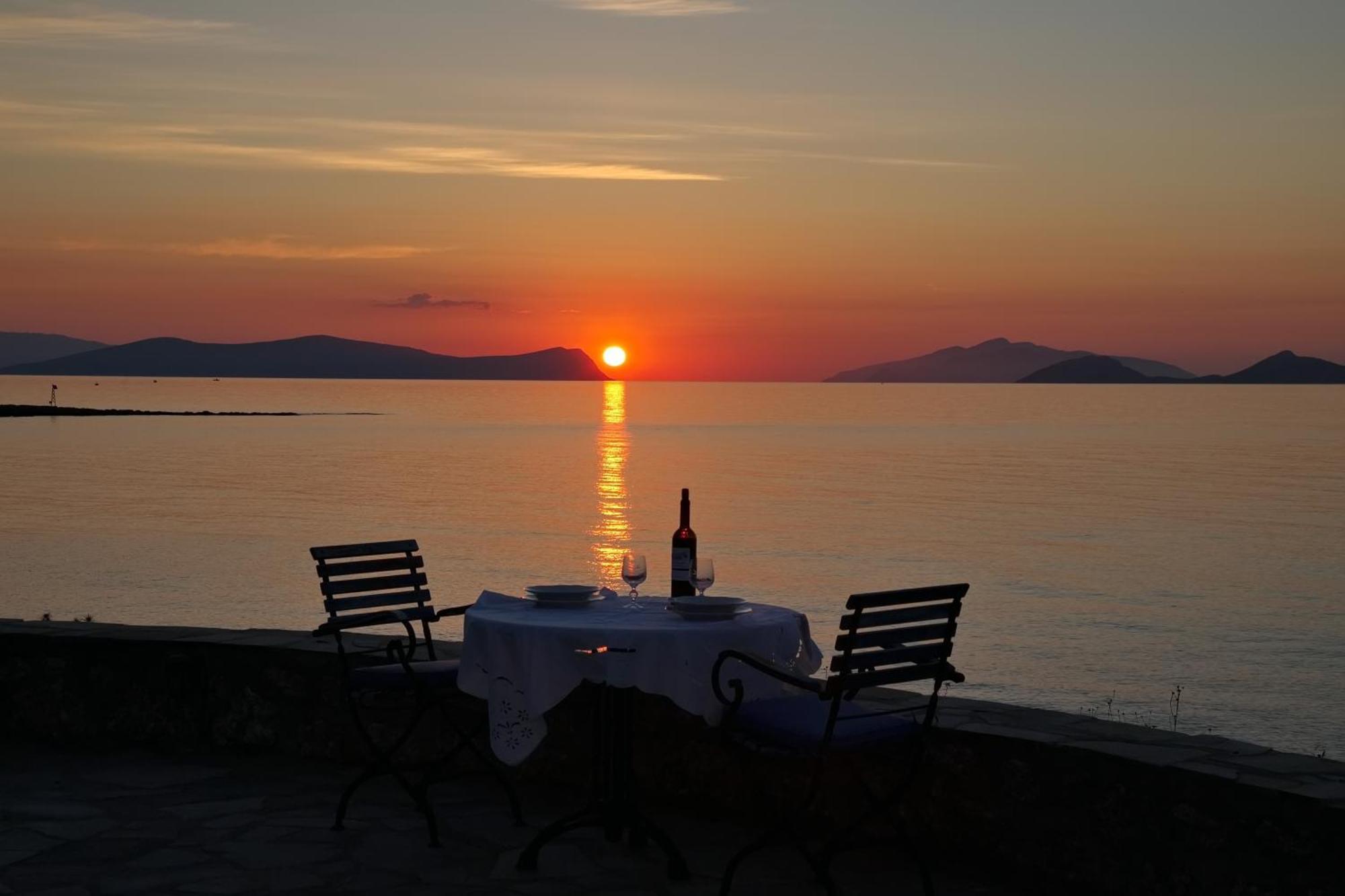 Aroura Homes 4Br Beachfront Villa Spetses Town Luaran gambar